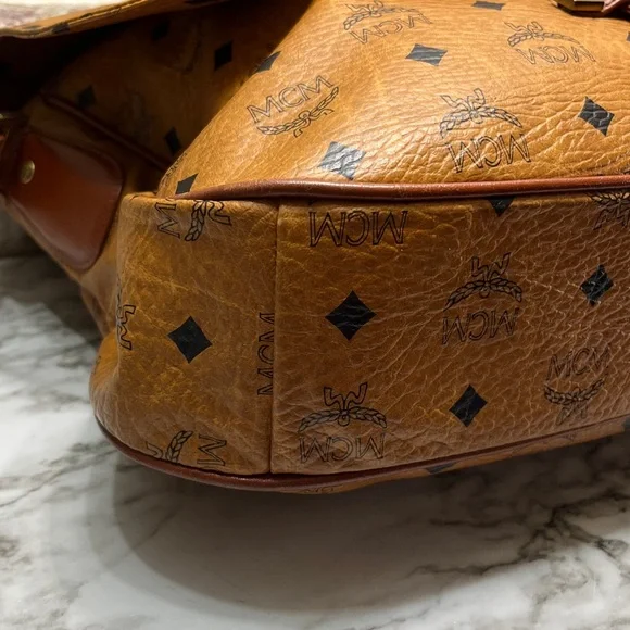 MCM LARGE Messenger/Tote crossbody bag. In EUC - Picture 7 of 13